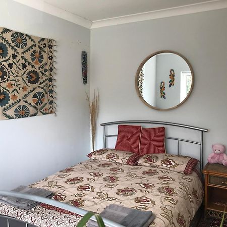 Cozy Double Bedroom In Stunning Bungalow On River Thames - Near Thorpe Park/Royal Holloway University/20Mins From Heathrow ستينس المظهر الخارجي الصورة