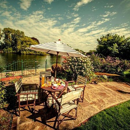 Cozy Double Bedroom In Stunning Bungalow On River Thames - Near Thorpe Park/Royal Holloway University/20Mins From Heathrow ستينس المظهر الخارجي الصورة