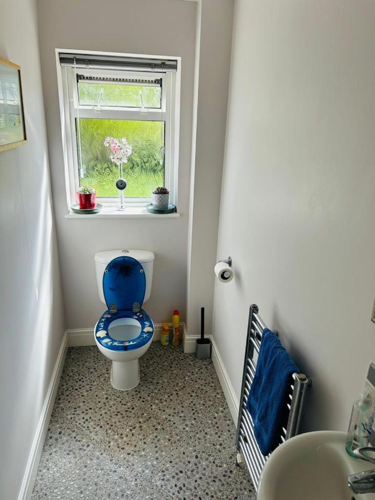 Cozy Double Bedroom In Stunning Bungalow On River Thames - Near Thorpe Park/Royal Holloway University/20Mins From Heathrow ستينس المظهر الخارجي الصورة
