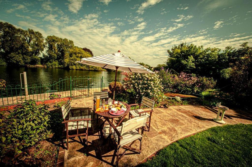 Cozy Double Bedroom In Stunning Bungalow On River Thames - Near Thorpe Park/Royal Holloway University/20Mins From Heathrow ستينس المظهر الخارجي الصورة