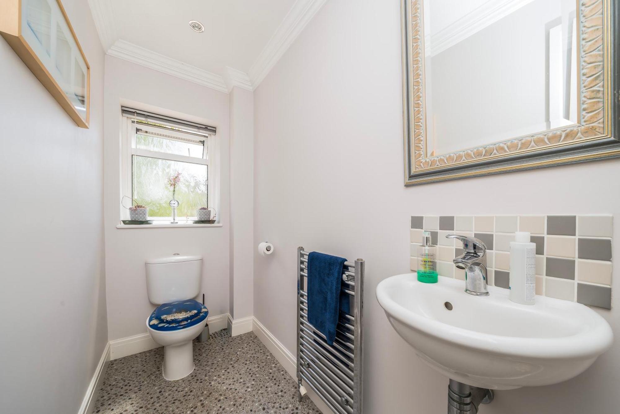 Cozy Double Bedroom In Stunning Bungalow On River Thames - Near Thorpe Park/Royal Holloway University/20Mins From Heathrow ستينس المظهر الخارجي الصورة